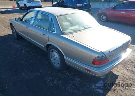 1982 Jaguar Xj6 z USA, uszkodzony, nr VIN SAJH1740SC724383